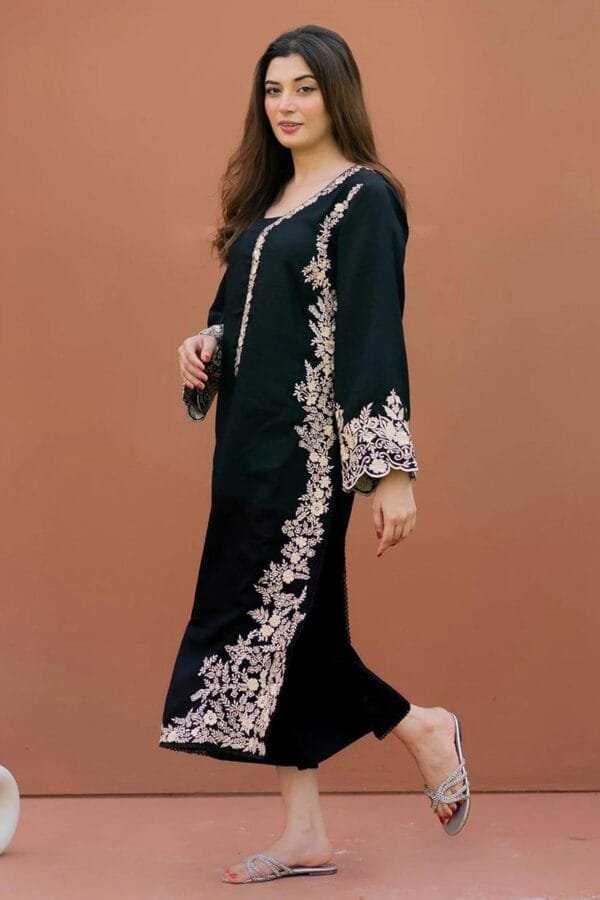 Black Embroided Dhanak 2-Piece Unstiched