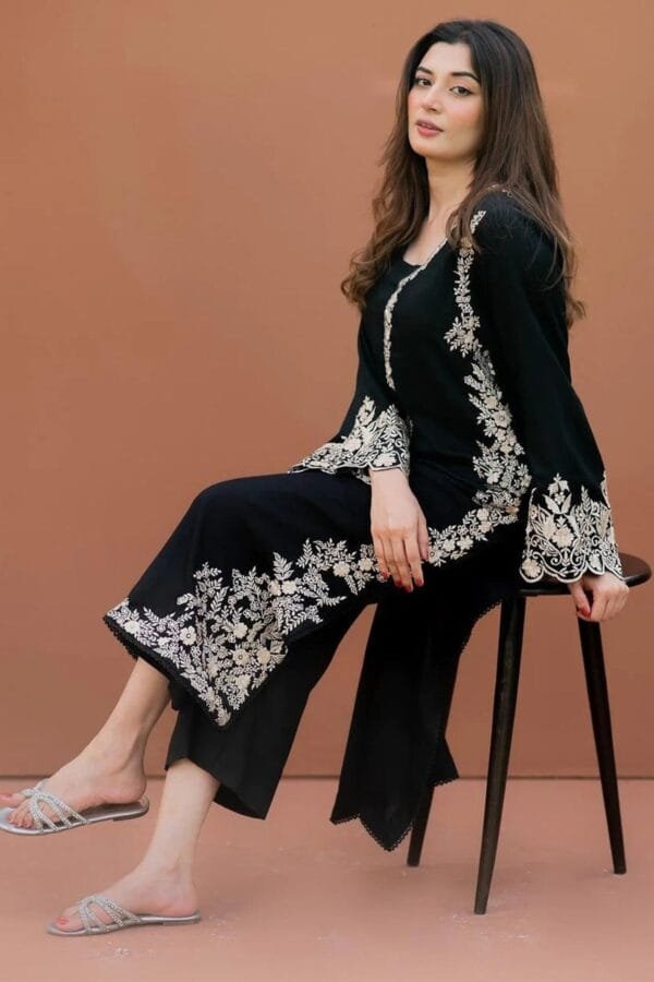 Black Embroided Dhanak 2-Piece Unstiched